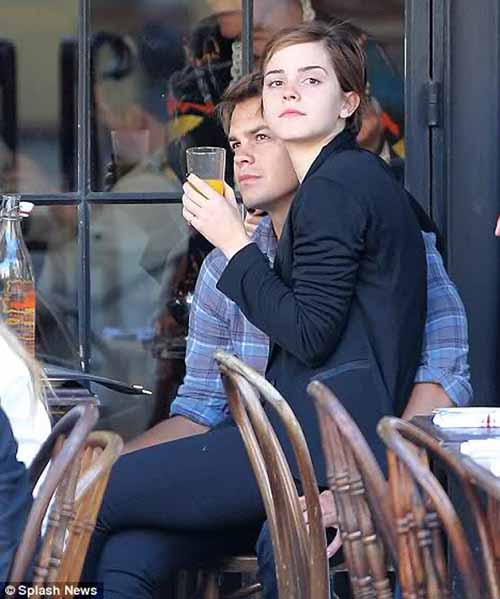 Johnny Simmons and Emma Watson spotted together on restaurant.